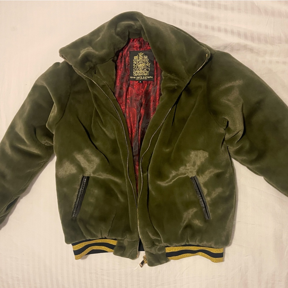 Fur jacket army green red inside. Get me fly